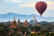 Horkovzdušný balon nad plání Baganu
