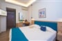 Aparthotel Cavos Bay: fotografie vybavení exteriérů a interiérů ubytování.