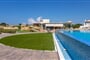 Aparthotel Sun & Moon Villas & Suites: fotografie vybavení exteriérů a interiérů ubytování.