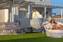 Aparthotel Sun & Moon Villas & Suites: fotografie vybavení exteriérů a interiérů ubytování.