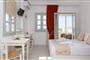 Aparthotel Sun & Moon Villas & Suites: fotografie vybavení exteriérů a interiérů ubytování.
