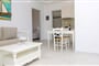 Aparthotel Sun & Moon Villas & Suites: fotografie vybavení exteriérů a interiérů ubytování.