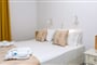 Aparthotel Sun & Moon Villas & Suites: fotografie vybavení exteriérů a interiérů ubytování.