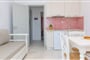 Aparthotel Sun & Moon Villas & Suites: fotografie vybavení exteriérů a interiérů ubytování.