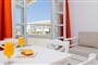 Aparthotel Sun & Moon Villas & Suites: fotografie vybavení exteriérů a interiérů ubytování.