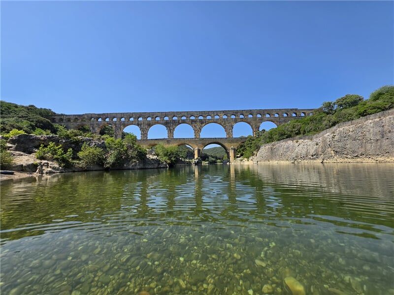 Krajinou Ardeche a Provence přes Châteauneuf-du-Pape na kole k moři