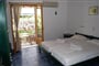 Aparthotel Siroco's: fotografie vybavení exteriérů a interiérů ubytování.
