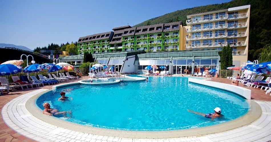 Hotel Vesna a venkovní termální bazén