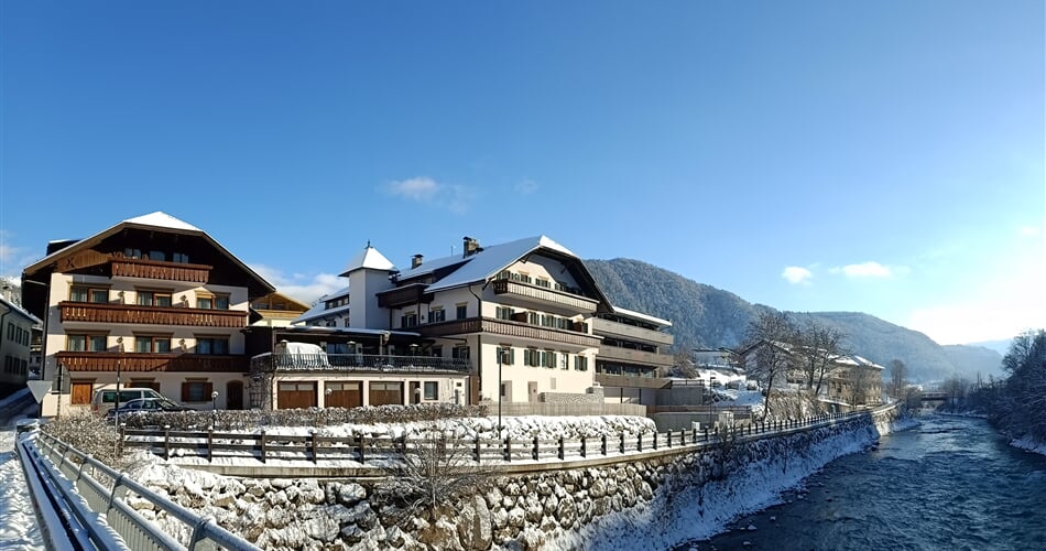River Hotel Post