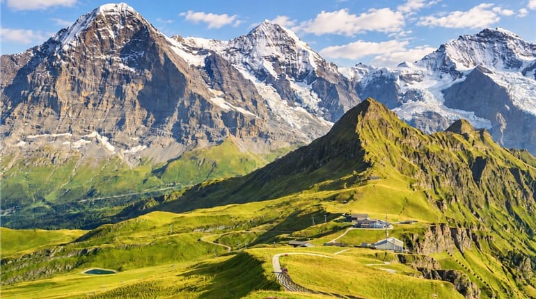 Švýcarsko - krásné panorama Jungfrau, Monch, Eiger