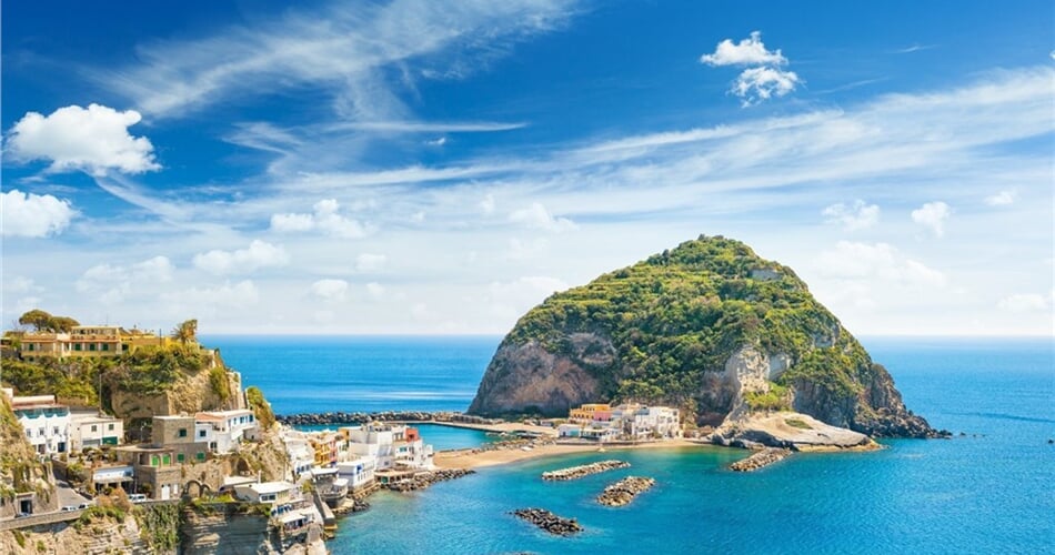 Itálie - termální ostrov Ischia  shutterstock_oo1091825765