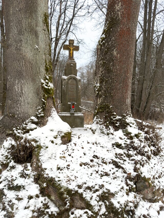 Zimmerův kříž v zimní krajině Libavska