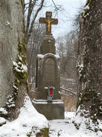 Zimmerův kříž s kamenným podstavcem