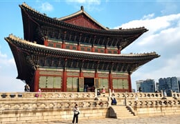 Jižní Korea vlakem: kvetoucí sakury, paláce a chrámy