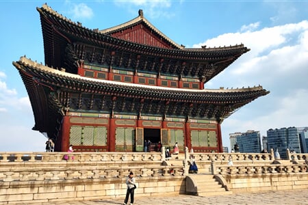 Jižní Korea vlakem: kvetoucí sakury, paláce a chrámy