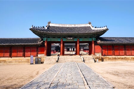 Jižní Korea vlakem: barevné javory, paláce a chrámy