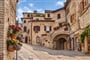 Itálie - Assisi, ulička italského městečka