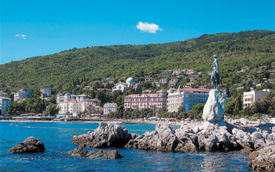 Opatija-socha