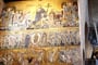 Itálie - Benátky - Torcello, mozaika Posledního soudu, dole andělé váží duše, nahoře Kristus a P-Maria a Jan Křtitel