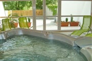 10 jacuzzi