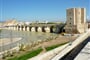 Španělsko - Andalusie - Cordoba, římský most přes Guadalquivir, 331 m dlouhý