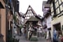 Francie - Alsasko -  Eguisheim, dům  s vánočními kometami, nejmenší dům ve městě
