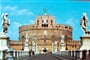 Itálie - Řím - Andělský hrad, původně rodinné mauzoleum císaře Hadriána, post 135-9, později papežská pevnost a vězení