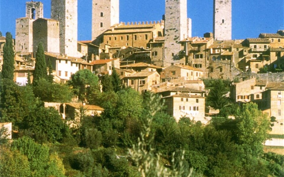 Itálie - Toskánsko - San Gimignano, rodové věže tvoří typickou siluetu města
