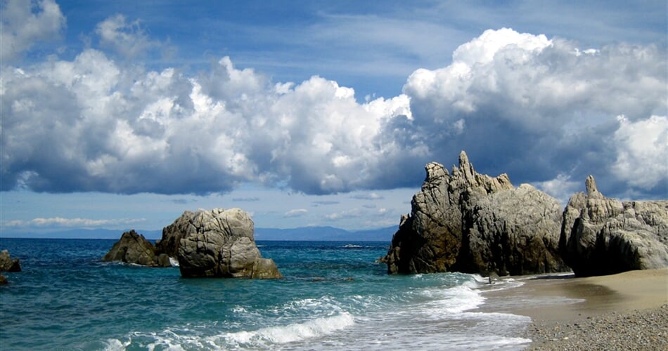Itálie - Kalábrie - překrásné pobřeží u Capo Spulico