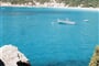 Francie - Korsika - bílé pobřeží střeží dodnes věže vystavěné proti berberským pirátům