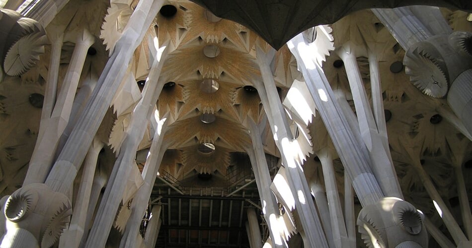 Španělsko, Barcelona, Sagrada Familia, interier