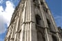 Francie - Bretaň - Chartres, nižší, jihozápadní věž, 105 m vysoká, románská, z roku 1105