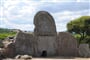 Itálie - Sardinie - hrobka obrů Coddu Vecchio