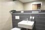 bathroom_dark_02