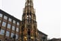 Německo - Norimberk - Schoner  Brunnen, 1370-96, kašna na hlavním trhu