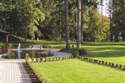 41 - parcik pred penzionom Park