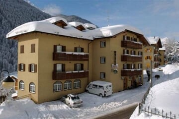 Týdenní lyžování Dolomity - Adamello Brenta - hotel*** Milano, skipas v ceně / č.3017