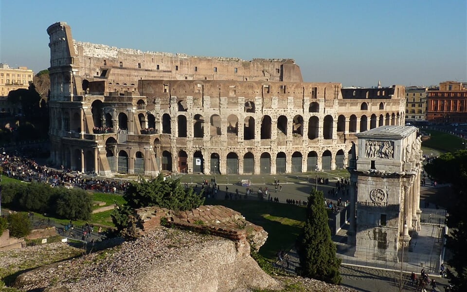Itálie - Řím - Kolosseum a Konstantinův vítězný oblouk