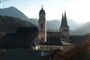 Rakousko - Berchtesgaden - kostel sv.Ondřeje (1397) a sv.Petra (12.st) pod štíty alpských vrcholků