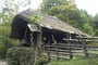 Rakousko - skanzen Stübing - stodola z Wenigzell (č.32), 1834 a kříž z Prätis