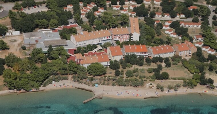 4 Perna - Hotel Komodor - exteriér4