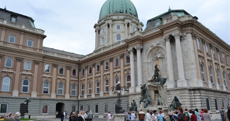 Elegantni Budapest - palac na Hradnim vrchu