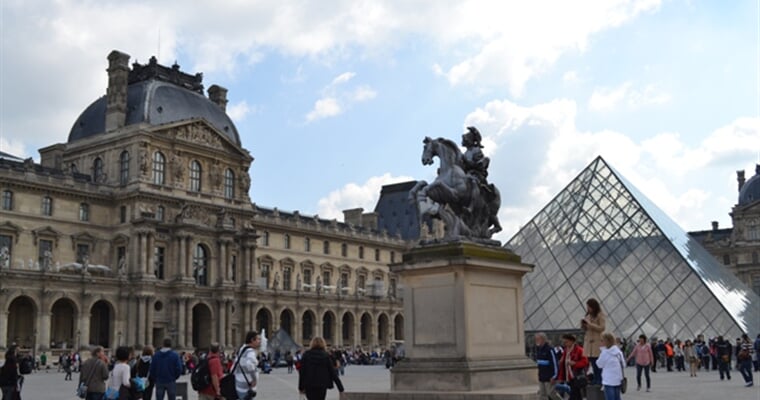 Okouzlujici Pariz - Louvre (2)