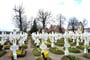 Německo - Ralbicy, hroby na hřbitově se liší jen jménem a datem