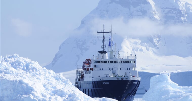 Ortelius_at_Cuverville_©_Elke_Lindner-Oceanwide_Expeditions_elke__dsc5327