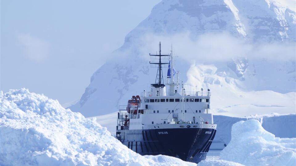 Ortelius_at_Cuverville_©_Elke_Lindner-Oceanwide_Expeditions_elke__dsc5327