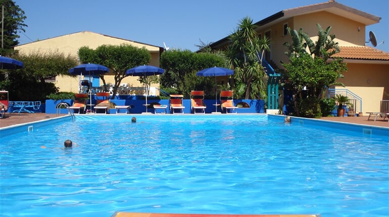 Itálie, Kalábrie, Hotel Grotticelle - bazén