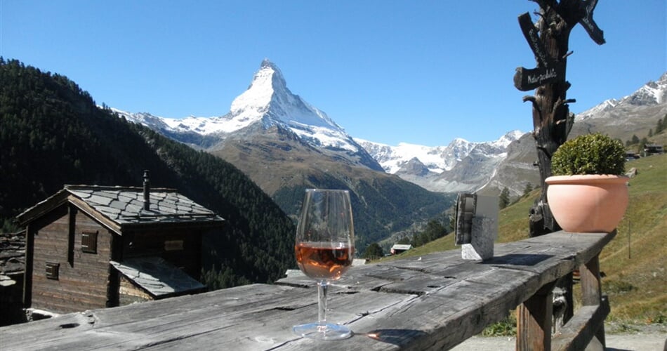 Švýcarsko - na trase Gourmetweg lze kombinovat výhledy, víno, dobrou krmi i krásnou přírodu do lahodného kokteilu zážitků
