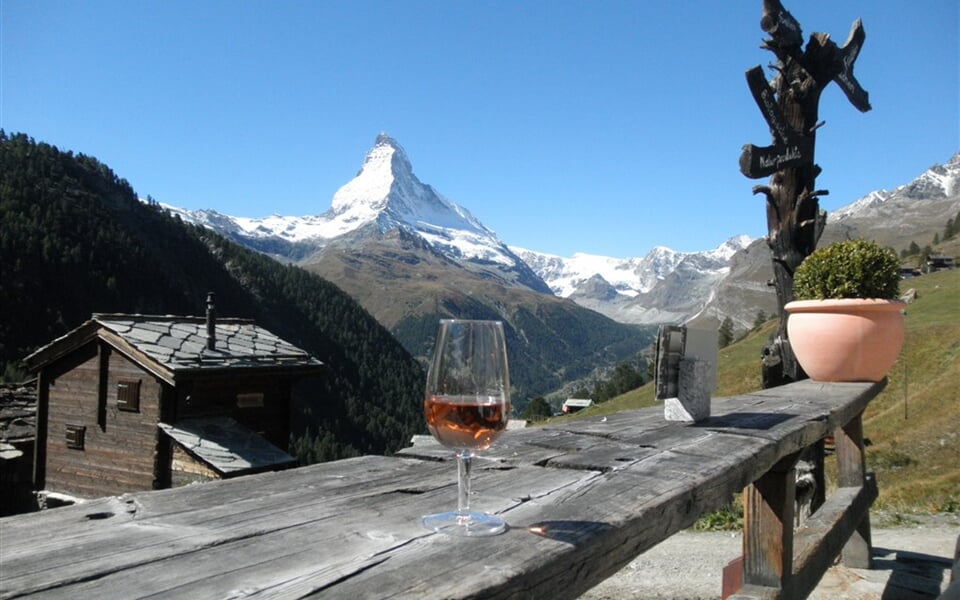 Švýcarsko - na trase Gourmetweg lze kombinovat výhledy, víno, dobrou krmi i krásnou přírodu do lahodného kokteilu zážitků