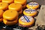 Holandsko - Alkmaar, trh se sýry, bochníky goudy o váze 2-4 kg